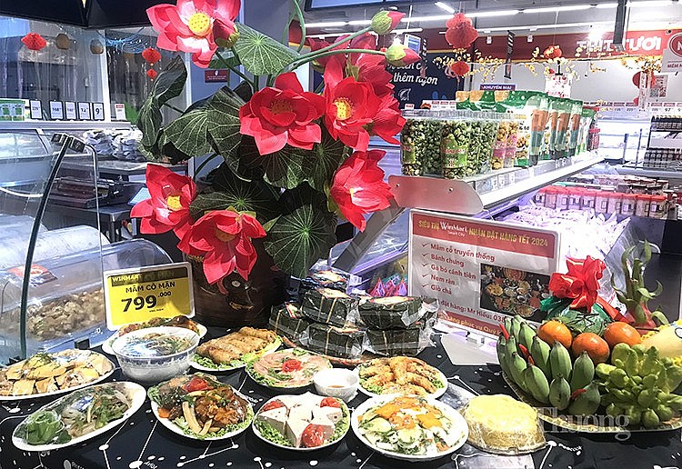 Mâm cỗ cũng được siêu thị thiết kế với giá rất bình dân chỉ 799.000 đồng Mâm cỗ cũng được siêu thị thiết kế với giá rất bình dân chỉ 799.000 đồng