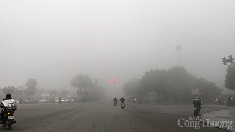 Hà Nội: Sương mù dày đặc giăng kín đường phố sáng ngày 2/2 Hà Nội: Sương mù dày đặc giăng kín đường phố sáng ngày 2/2
