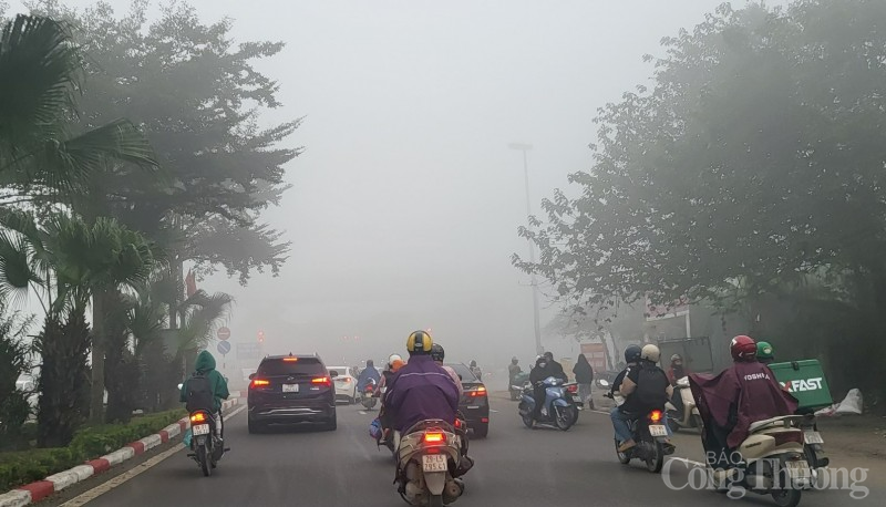 Hà Nội: Sương mù dày đặc giăng kín đường phố sáng ngày 2/2 Hà Nội: Sương mù dày đặc giăng kín đường phố sáng ngày 2/2