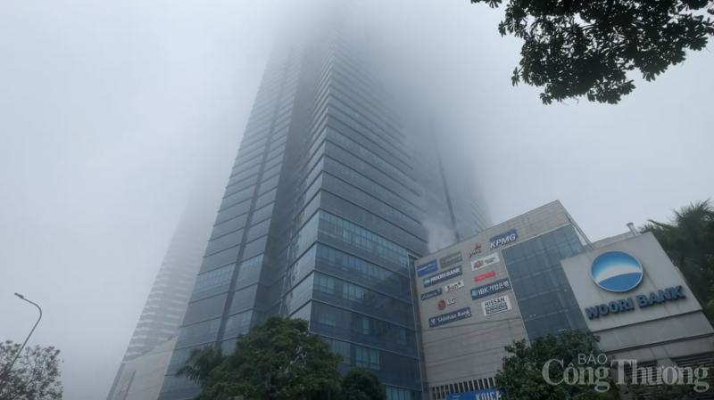 Hà Nội: Sương mù dày đặc giăng kín đường phố sáng ngày 2/2 Hà Nội: Sương mù dày đặc giăng kín đường phố sáng ngày 2/2