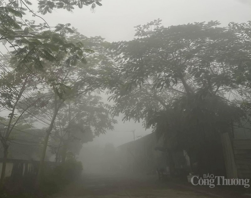 Hà Nội: Sương mù dày đặc giăng kín đường phố sáng ngày 2/2 Hà Nội: Sương mù dày đặc giăng kín đường phố sáng ngày 2/2