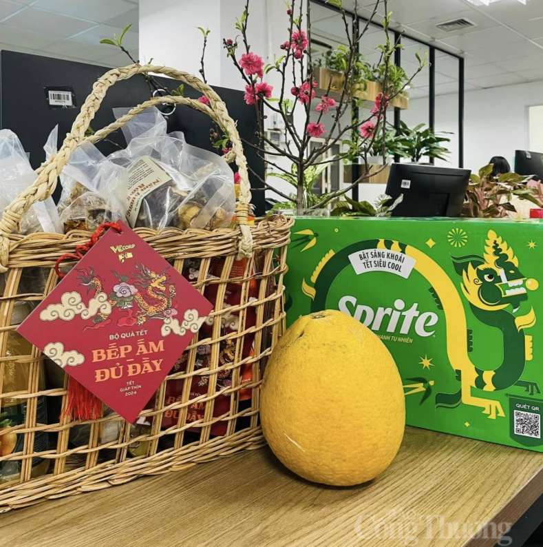 Giỏ quà Tết bình dân, mang đậm chất hàng Việt “đắt hàng” Giỏ quà Tết bình dân, mang đậm chất hàng Việt “đắt hàng”