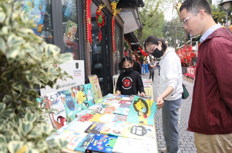 Khai mạc Phố sách Xuân Giáp Thìn 2024 "Tri thức trao tay - Xuân vạn điều may" Khai mạc Phố sách Xuân Giáp Thìn 2024 "Tri thức trao tay - Xuân vạn điều may"