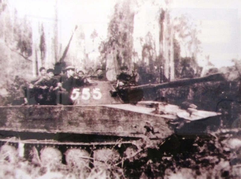 Xe tăng mang số hiệu 555 lập công xuất sắc trong trận Tà Mây-Làng Vây, tháng 2-1968. Ảnh tư liệu  Xe tăng mang số hiệu 555 lập công xuất sắc trong trận Tà Mây-Làng Vây, tháng 2-1968. Ảnh tư liệu