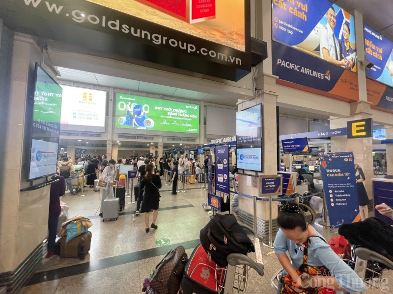 TP. Hồ Chí Minh: Cận cảnh các cửa ngõ sân bay, bến xe chiều 26 Tết