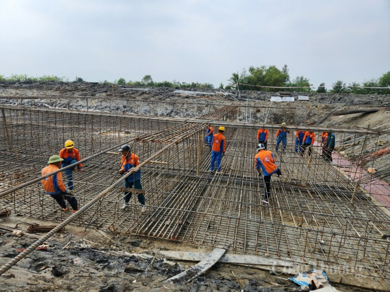 Trên công trường thi công đường dây 500kV Nam Định 1- Thanh Hóa Trên công trường thi công đường dây 500kV Nam Định 1- Thanh Hóa