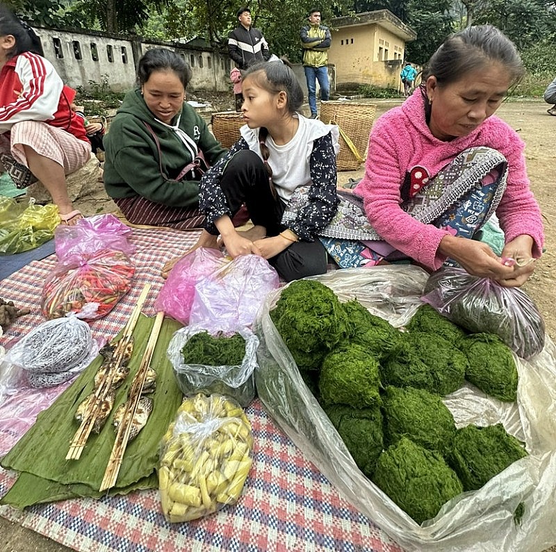 Thanh Hóa: Chợ Cửa khẩu Na Mèo tấp nập người dân qua lại mua sắm Tết Thanh Hóa: Chợ Cửa khẩu Na Mèo tấp nập người dân qua lại mua sắm Tết