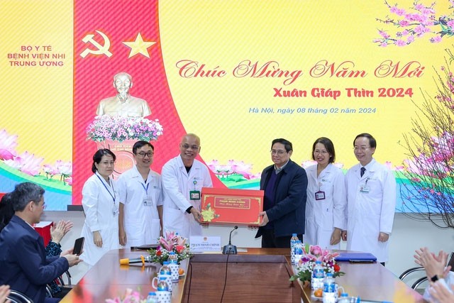 Thủ tướng Phạm Minh Chính thăm, chúc Tết, động viên cán bộ, bác sĩ và bệnh nhân các bệnh viện tại Hà Nội Thủ tướng Phạm Minh Chính thăm, chúc Tết, động viên cán bộ, bác sĩ và bệnh nhân các bệnh viện tại Hà Nội