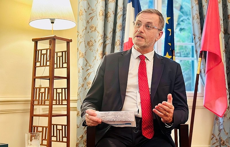 Đại sứ Pháp tại Việt Nam Olivier Brochet trò chuyện với phóng viên Báo điện tử Đảng Cộng sản Việt Nam nhân dịp Xuân mới Giáp Thìn 2024 (Ảnh: Việt Đức) Đại sứ Pháp tại Việt Nam Olivier Brochet trò chuyện với phóng viên Báo điện tử Đảng Cộng sản Việt Nam nhân dịp Xuân mới Giáp Thìn 2024 (Ảnh: Việt Đức)