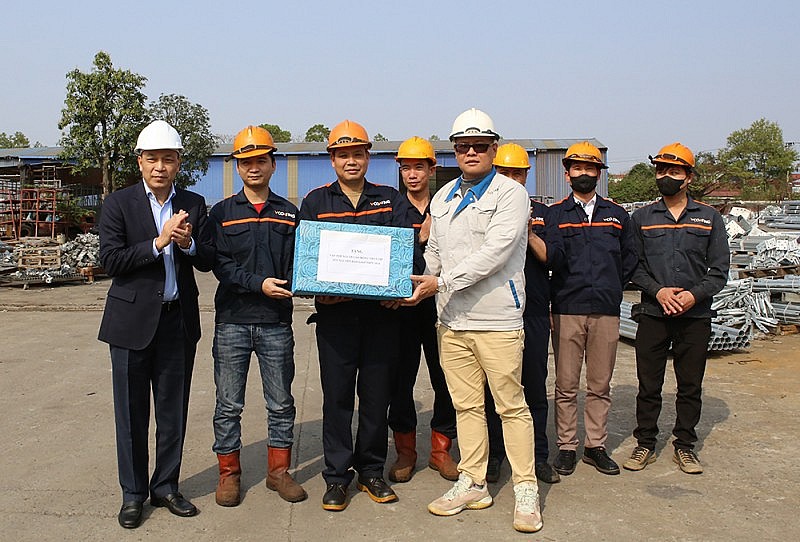 Lãnh đạo EVN, EVNNPT kiểm tra nhà thầu cung cấp cột thép cho đường dây 500kV mạch 3 Lãnh đạo EVN, EVNNPT kiểm tra nhà thầu cung cấp cột thép cho đường dây 500kV mạch 3