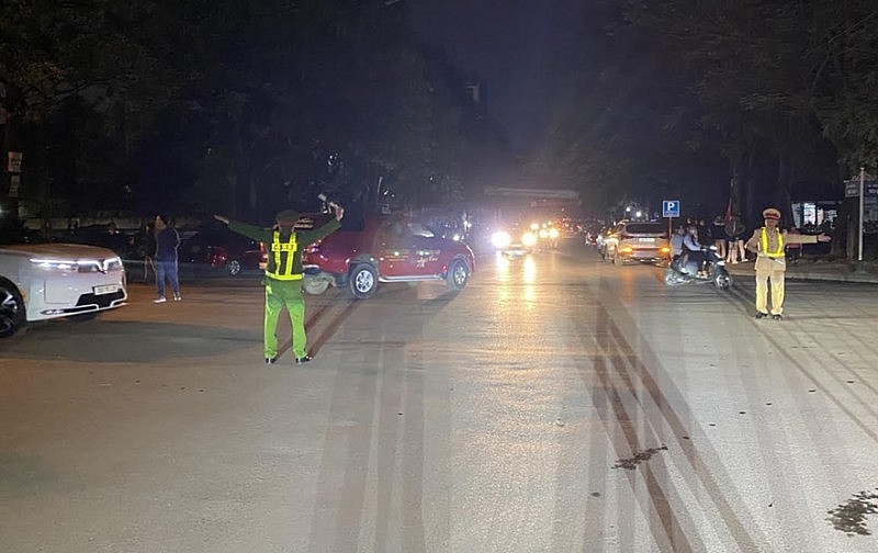 Thanh Hoá: Cảnh sát giao thông, trật tự tuần tra xuyên đêm đảm bảo trật tự xã hội những ngày nghỉ Tết