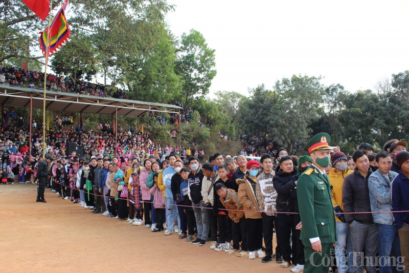Độc đáo lễ hội chọi bò tại Điện Biên