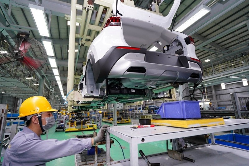 Bộ trưởng Nguyễn Hồng Diên: Chung sức ‘vượt bão’ đưa nền kinh tế về đích Bộ trưởng Nguyễn Hồng Diên: Chung sức ‘vượt bão’ đưa nền kinh tế về đích