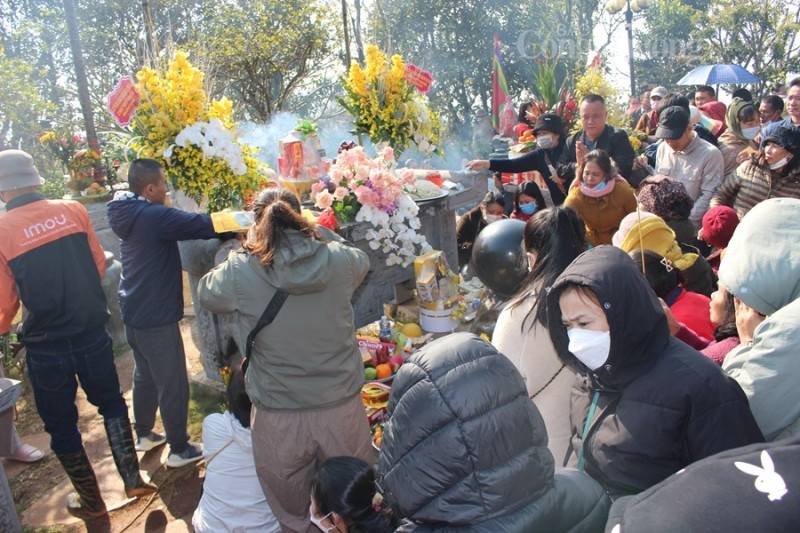 Huyệt đạo thiêng trên đỉnh Ngàn Nưa ở xứ Thanh Huyệt đạo thiêng trên đỉnh Ngàn Nưa ở xứ Thanh