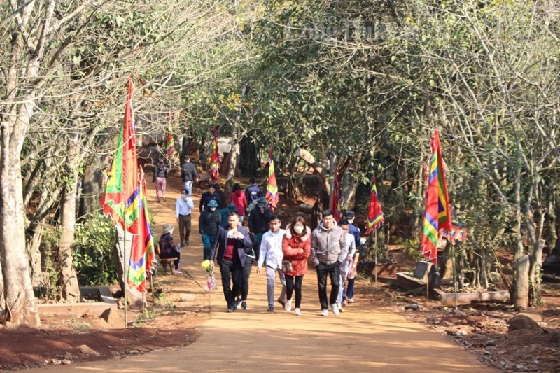 Huyệt đạo thiêng trên đỉnh Ngàn Nưa ở xứ Thanh Huyệt đạo thiêng trên đỉnh Ngàn Nưa ở xứ Thanh