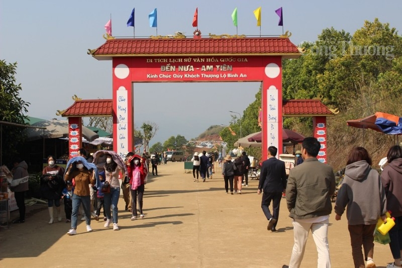 Huyệt đạo thiêng trên đỉnh Ngàn Nưa ở xứ Thanh Huyệt đạo thiêng trên đỉnh Ngàn Nưa ở xứ Thanh