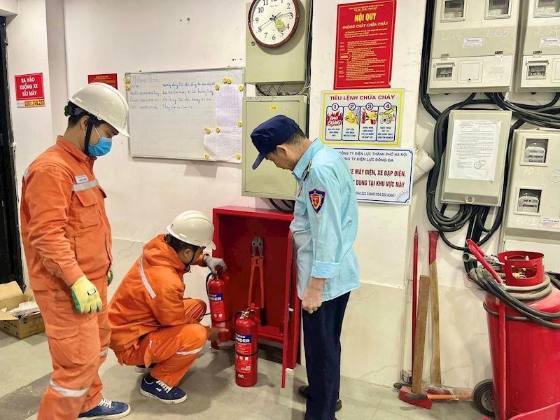 EVNHANOI kiểm tra công tác PCCC gần các trạm điện, thiết bị điện EVNHANOI kiểm tra công tác PCCC gần các trạm điện, thiết bị điện