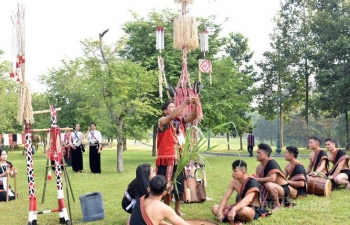 Cúng máng nước, sự tôn trọng thiên nhiên của người Ca Dong