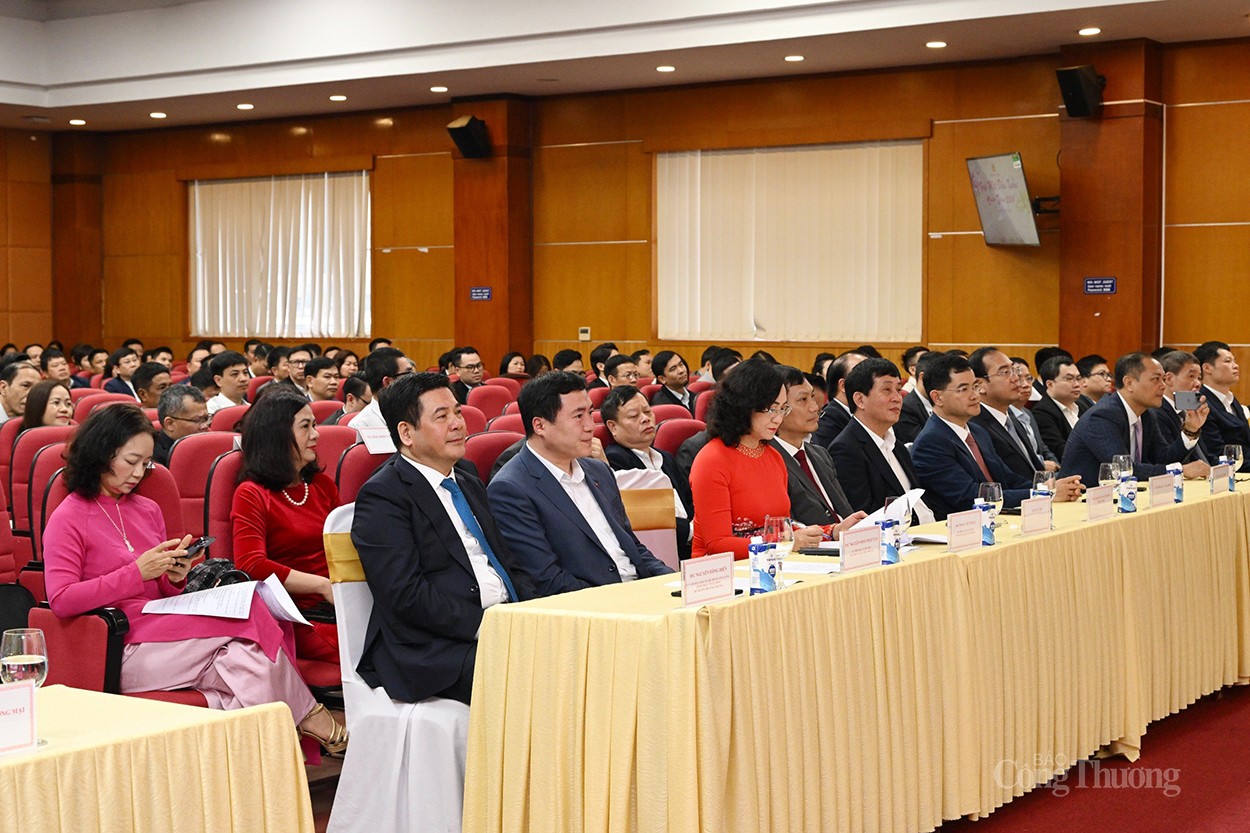 Ngành Công Thương tập trung triển khai nhiều nhiệm vụ trọng tâm ngay sau kỳ nghỉ Tết Ngành Công Thương tập trung triển khai nhiều nhiệm vụ trọng tâm ngay sau kỳ nghỉ Tết