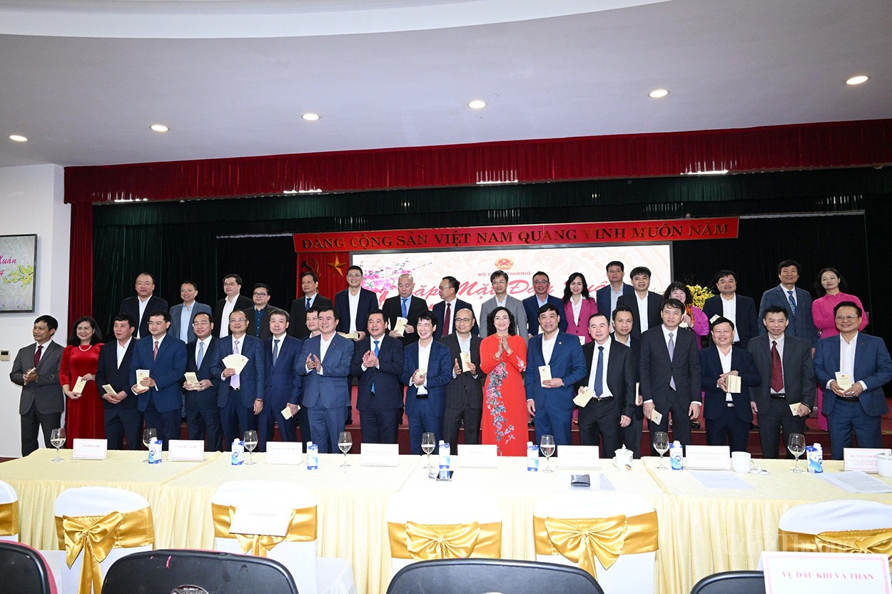 Ngành Công Thương tập trung triển khai nhiều nhiệm vụ trọng tâm ngay sau kỳ nghỉ Tết Ngành Công Thương tập trung triển khai nhiều nhiệm vụ trọng tâm ngay sau kỳ nghỉ Tết