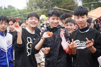 Thanh Hóa: Độc đáo phiên chợ ném cà chua vào người lấy may đầu năm