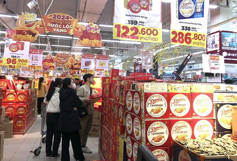 Thị trường Tết Nguyên đán 2024: Bình ổn giá, nguồn cung hàng hóa dồi dào Thị trường Tết Nguyên đán 2024: Bình ổn giá, nguồn cung hàng hóa dồi dào