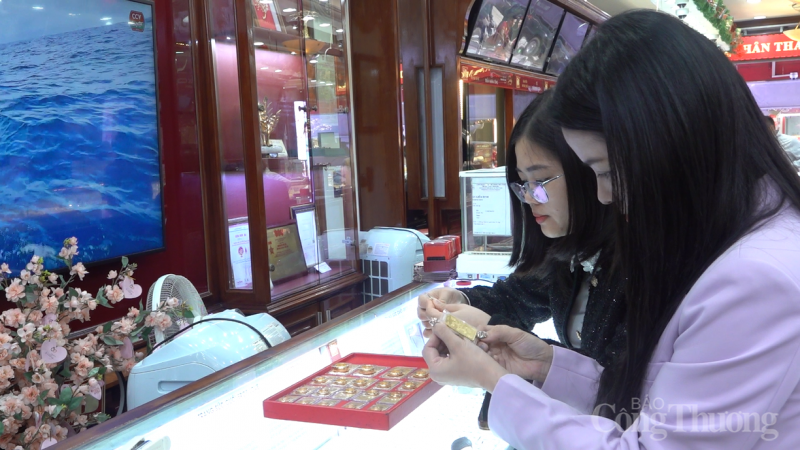 Giá vàng cao chót vót, nên mua vàng nhẫn hay vàng miếng ngày vía Thần Tài? Giá vàng cao chót vót, nên mua vàng nhẫn hay vàng miếng ngày vía Thần Tài?