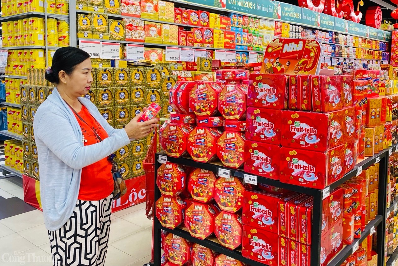 undefined Khánh Hòa: Không xảy ra tình trạng khan hiếm hàng Tết