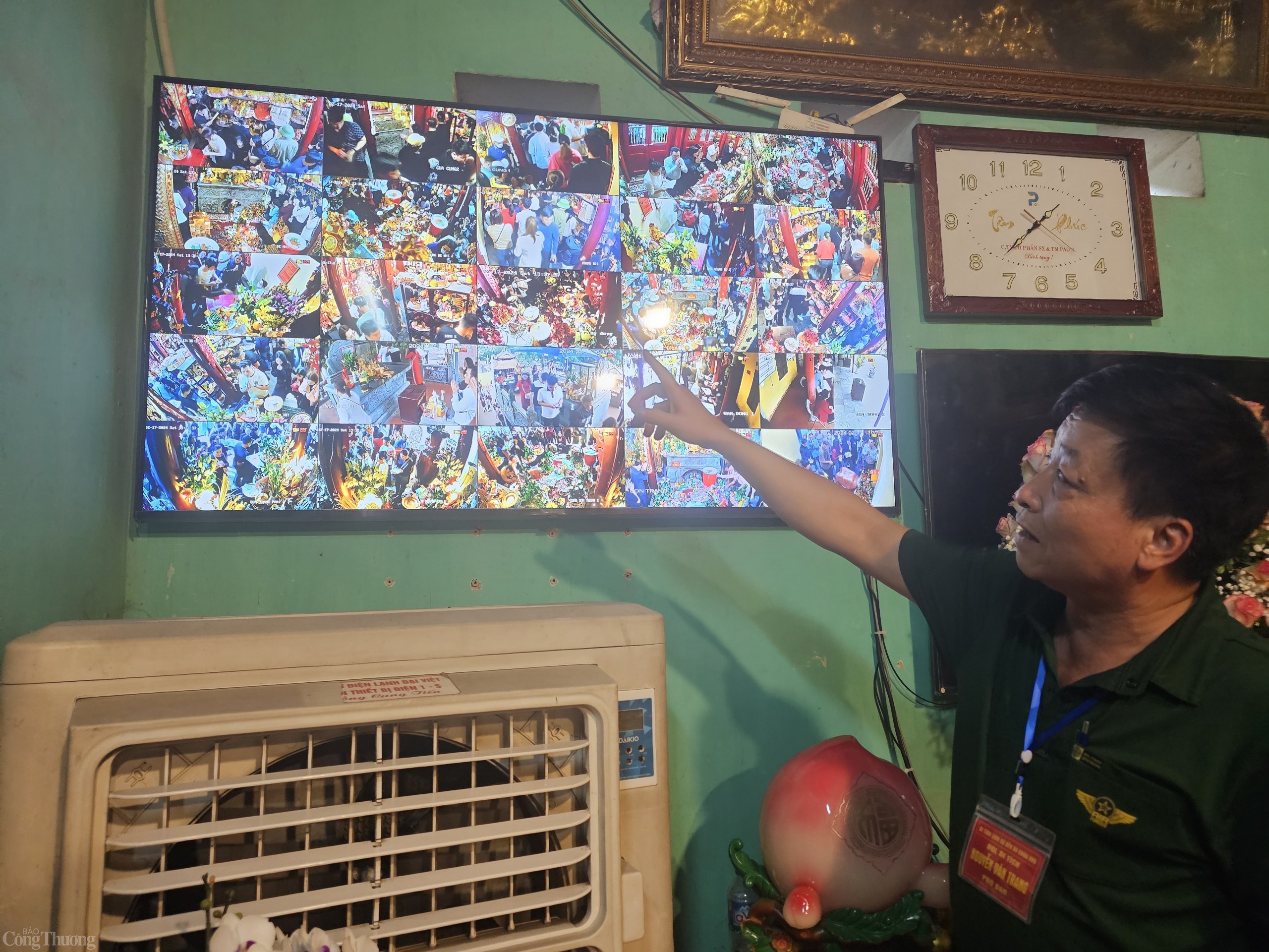 Người dân ùn ùn tới Đền Bà Chúa Kho “vay vốn làm ăn” dịp đầu năm