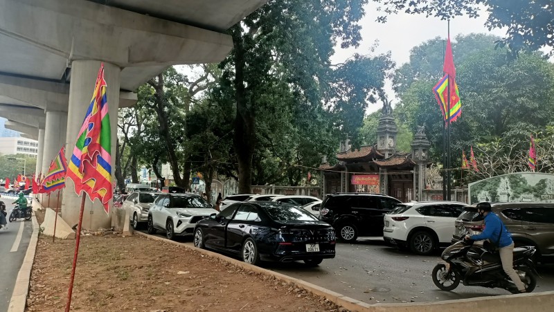 Hà Nội: Tái diễn tình trạng bãi xe tại các đền chùa "chặt chém" khách hàng Hà Nội: Tái diễn tình trạng bãi xe tại các đền chùa "chặt chém" khách hàng