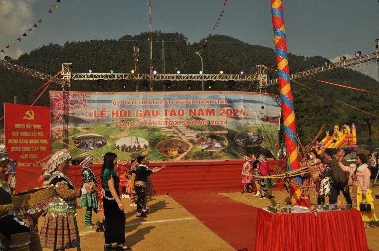 Yên Bái: Sôi động Lễ hội Gầu Tào huyện Trạm Tấu năm 2024 Yên Bái: Sôi động Lễ hội Gầu Tào huyện Trạm Tấu năm 2024