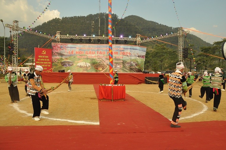 Yên Bái: Sôi động Lễ hội Gầu Tào huyện Trạm Tấu năm 2024 Yên Bái: Sôi động Lễ hội Gầu Tào huyện Trạm Tấu năm 2024