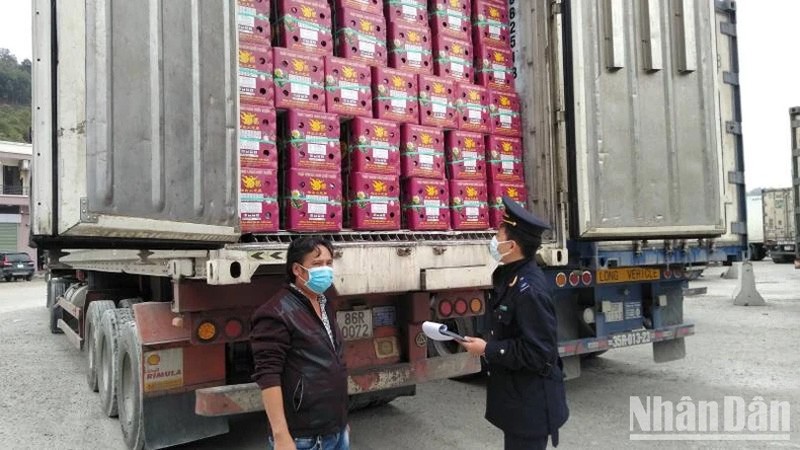 Các cửa khẩu tại Lạng Sơn thông quan hàng hóa trở lại Các cửa khẩu tại Lạng Sơn thông quan hàng hóa trở lại
