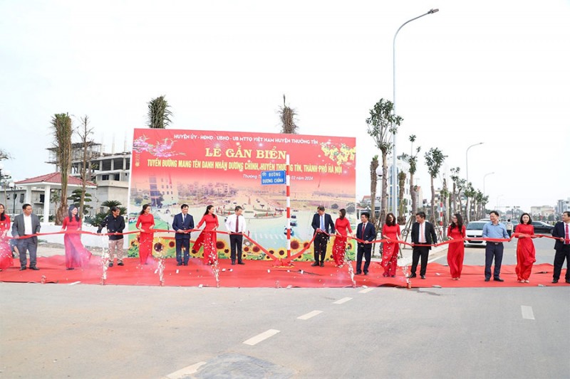 Lễ gắn biển tên đường mang tên danh nhân Dương Chính.