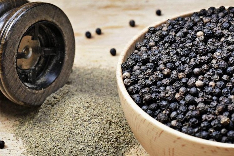 Giá hạt tiêu tăng mạnh tiếp đà đi lên Giá hạt tiêu tăng mạnh tiếp đà đi lên