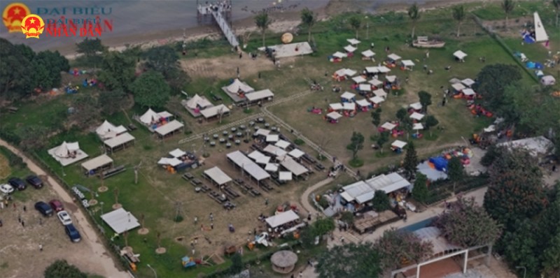 Kinh doanh rầm rộ ở bãi đá sông Hồng, ngang nhiên thu tiền vào cổng với giá chát nhưng không có vé Kinh doanh rầm rộ ở bãi đá sông Hồng, ngang nhiên thu tiền vào cổng với giá chát nhưng không có vé