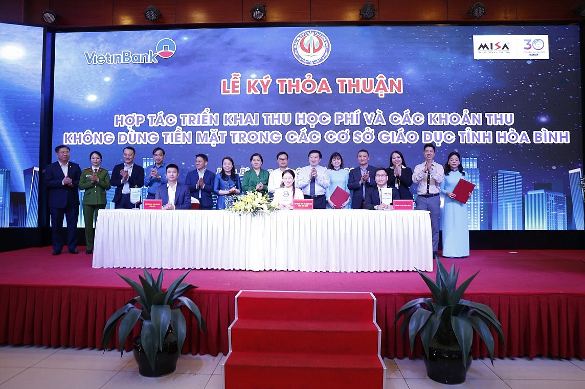 Sở Giáo dục và Đào tạo Hoà Bình vừa phối hợp với VietinBank chi nhánh Hòa Bình và Công ty cổ phần MISA đã ký thoả thuận hợp tác triển khai thu học phí không dùng tiền mặt Sở Giáo dục và Đào tạo Hoà Bình vừa phối hợp với VietinBank chi nhánh Hòa Bình và Công ty cổ phần MISA đã ký thoả thuận hợp tác triển khai thu học phí không dùng tiền mặt