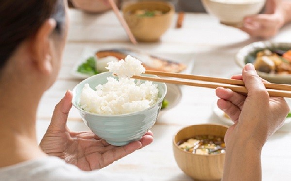 Nhai kỹ, ăn chậm đồng nghĩa với việc bạn thưởng thức bữa ăn nhiều hơn Nhai kỹ, ăn chậm đồng nghĩa với việc bạn thưởng thức bữa ăn nhiều hơn