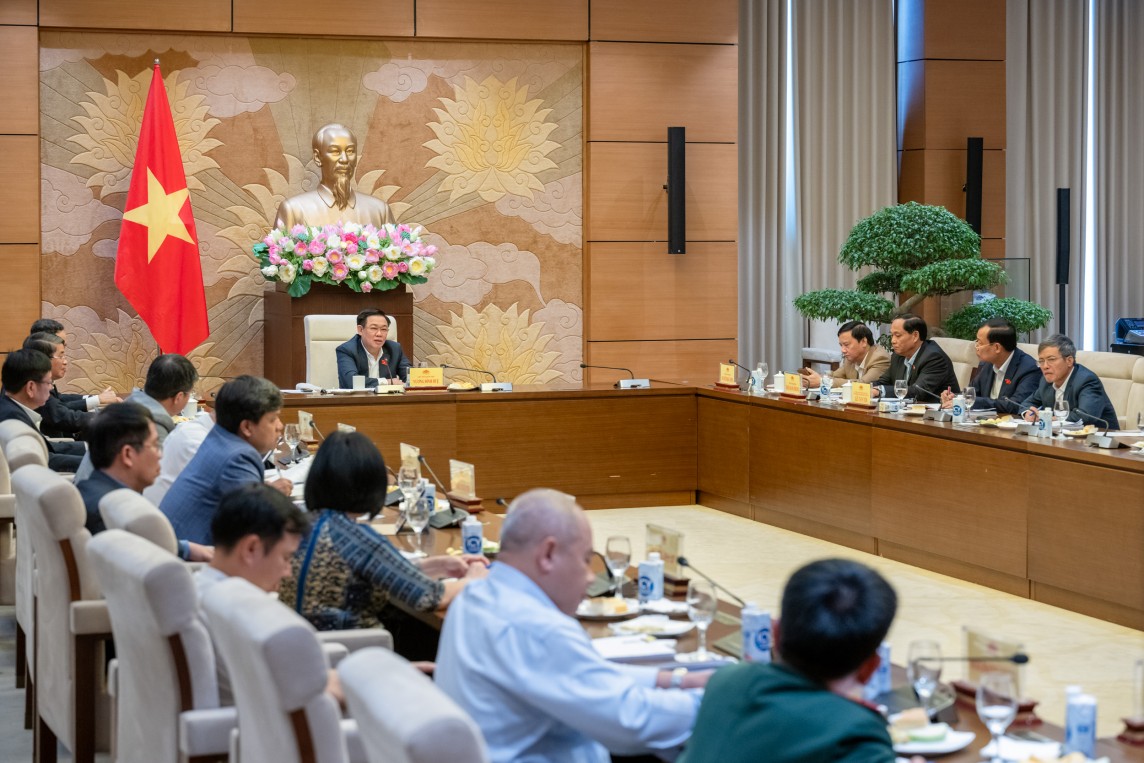 Chủ tịch Quốc hội Vương Đình Huệ chủ trì cuộc làm việc của Lãnh đạo Quốc hội với các cơ quan về việc tiếp thu, chỉnh lý dự án Luật Công nghiệp quốc phòng, an ninh và động viên công nghiệp Chủ tịch Quốc hội Vương Đình Huệ chủ trì cuộc làm việc của Lãnh đạo Quốc hội với các cơ quan về việc tiếp thu, chỉnh lý dự án Luật Công nghiệp quốc phòng, an ninh và động viên công nghiệp