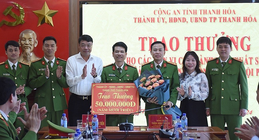 Thanh Hóa: Trao thưởng cho hai đơn vị triệt phá 2 chuyên án ma túy “khủng” Thanh Hóa: Trao thưởng cho hai đơn vị triệt phá 2 chuyên án ma túy “khủng”
