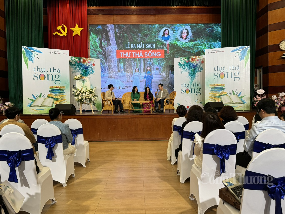 Ra mắt sách "Thư thả sống" Ra mắt sách "Thư thả sống"