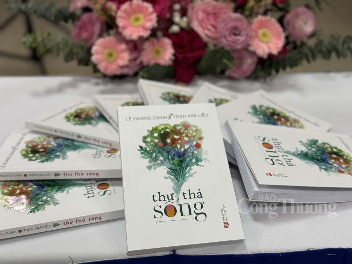 Ra mắt sách "Thư thả sống" Ra mắt sách "Thư thả sống"