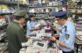 Nghệ An: Kiểm tra, thu giữ gần 1.600 sản phẩm linh kiện điện thoại không rõ nguồn gốc