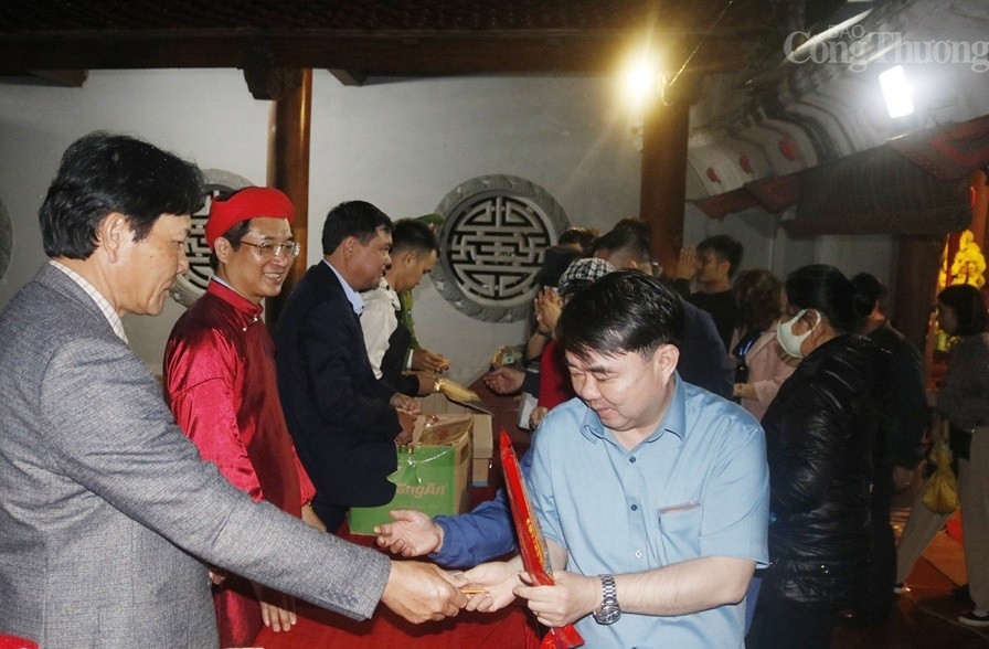 Thanh Hóa: Hàng nghìn du khách về với Lễ hội Đền thờ Trần Hưng Đạo Xuân Giáp Thìn 2024 Thanh Hóa: Hàng nghìn du khách về với Lễ hội Đền thờ Trần Hưng Đạo Xuân Giáp Thìn 2024