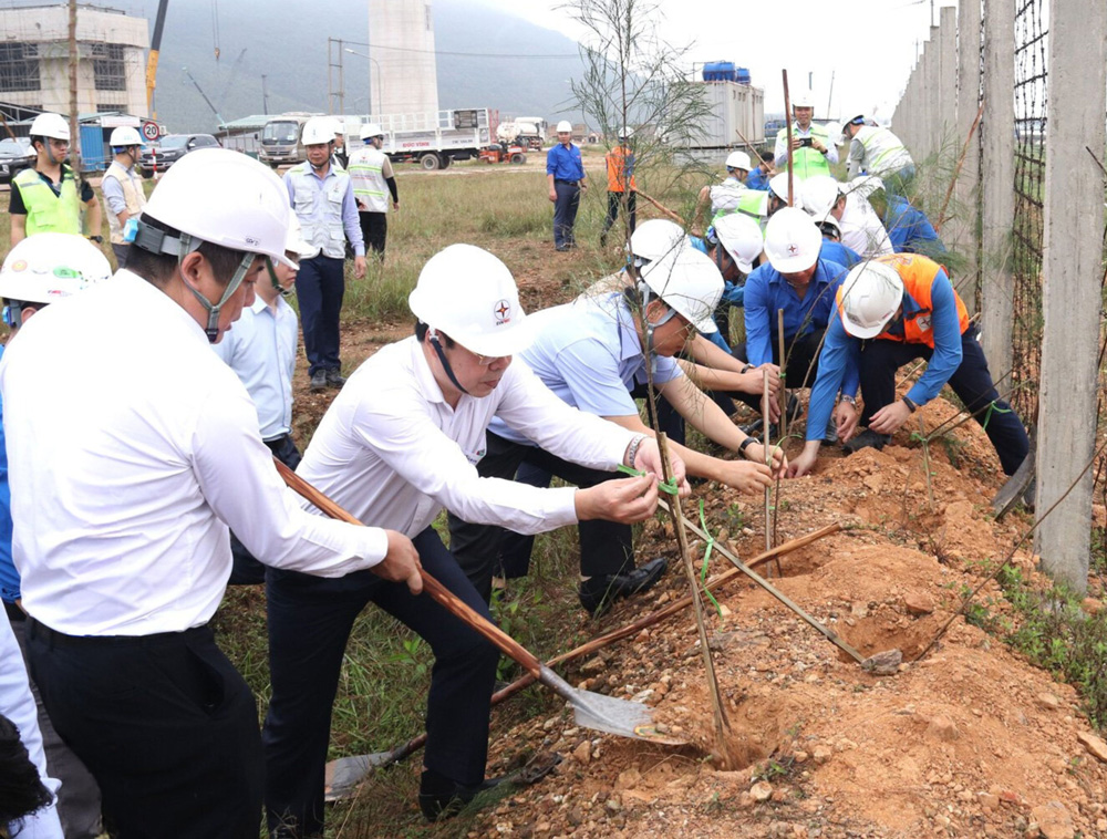 Nhiều đơn vị thuộc EVN tổ chức Tết trồng cây 2024 Nhiều đơn vị thuộc EVN tổ chức Tết trồng cây 2024