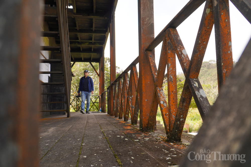 Rêu phong Di tích lịch sử quốc gia trên đỉnh núi Hòn Bà Rêu phong Di tích lịch sử quốc gia trên đỉnh núi Hòn Bà