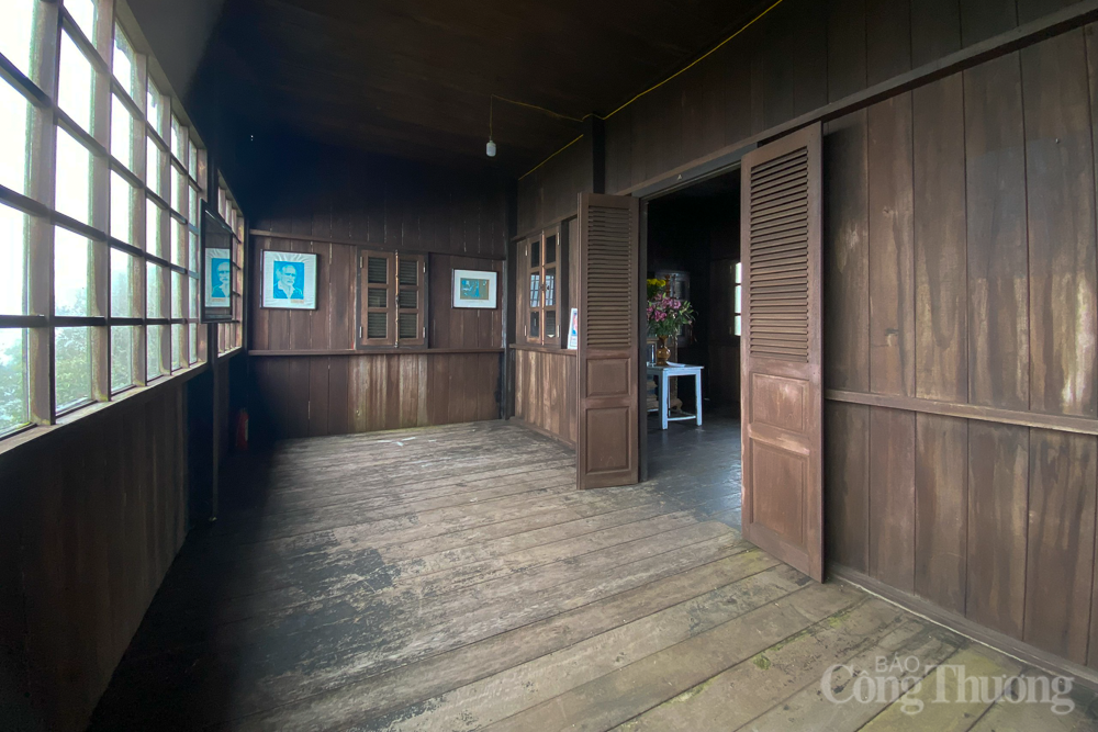 Rêu phong Di tích lịch sử quốc gia trên đỉnh núi Hòn Bà Rêu phong Di tích lịch sử quốc gia trên đỉnh núi Hòn Bà