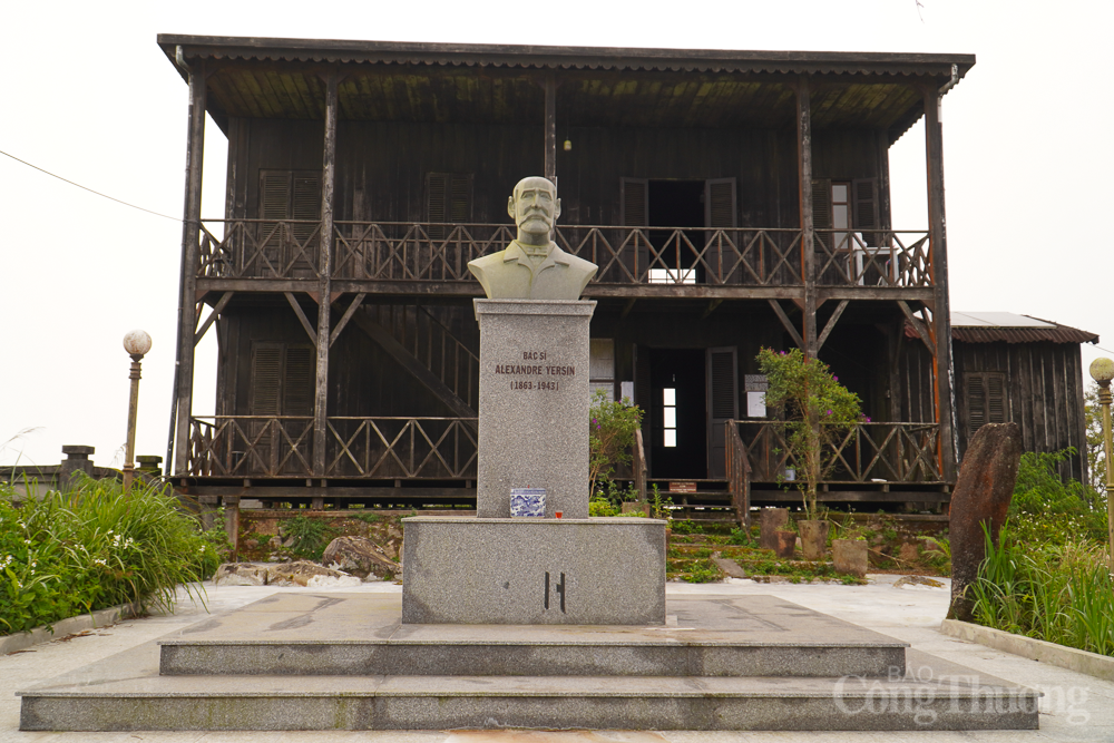 Rêu phong Di tích lịch sử quốc gia trên đỉnh núi Hòn Bà Rêu phong Di tích lịch sử quốc gia trên đỉnh núi Hòn Bà