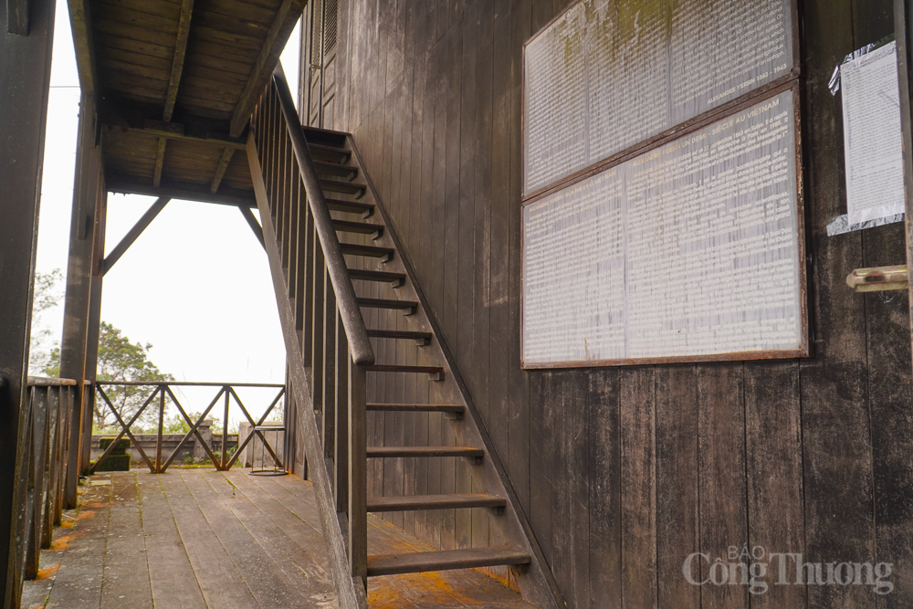 Rêu phong Di tích lịch sử quốc gia trên đỉnh núi Hòn Bà Rêu phong Di tích lịch sử quốc gia trên đỉnh núi Hòn Bà