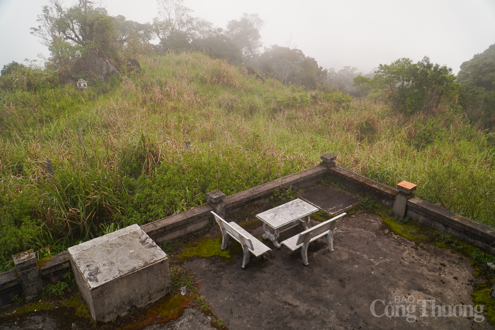 Rêu phong Di tích lịch sử quốc gia trên đỉnh núi Hòn Bà Rêu phong Di tích lịch sử quốc gia trên đỉnh núi Hòn Bà